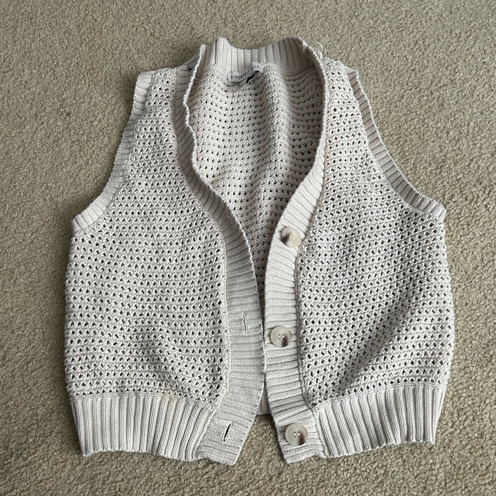 Sweater vest